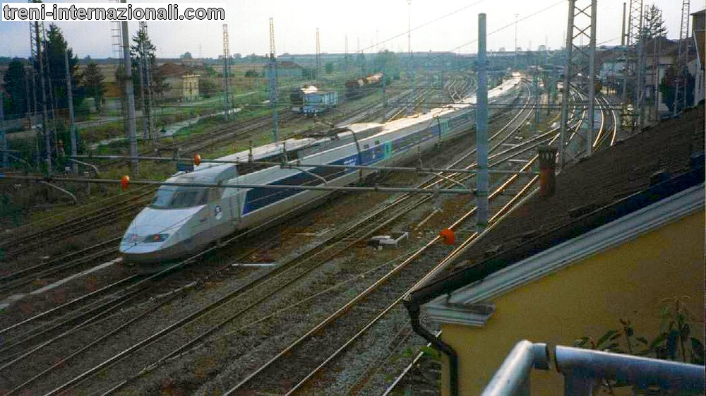 Treno EuroCity TGV "Alessandro Manzoni " Milano - Parigi transita a Santhi�
