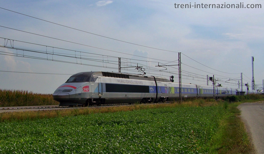 Treno EuroCity TGV Parigi - Milano vicino a Santhi�